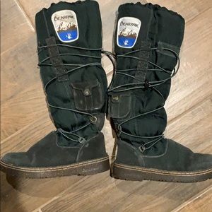 Bear paw dark green winter boots.
